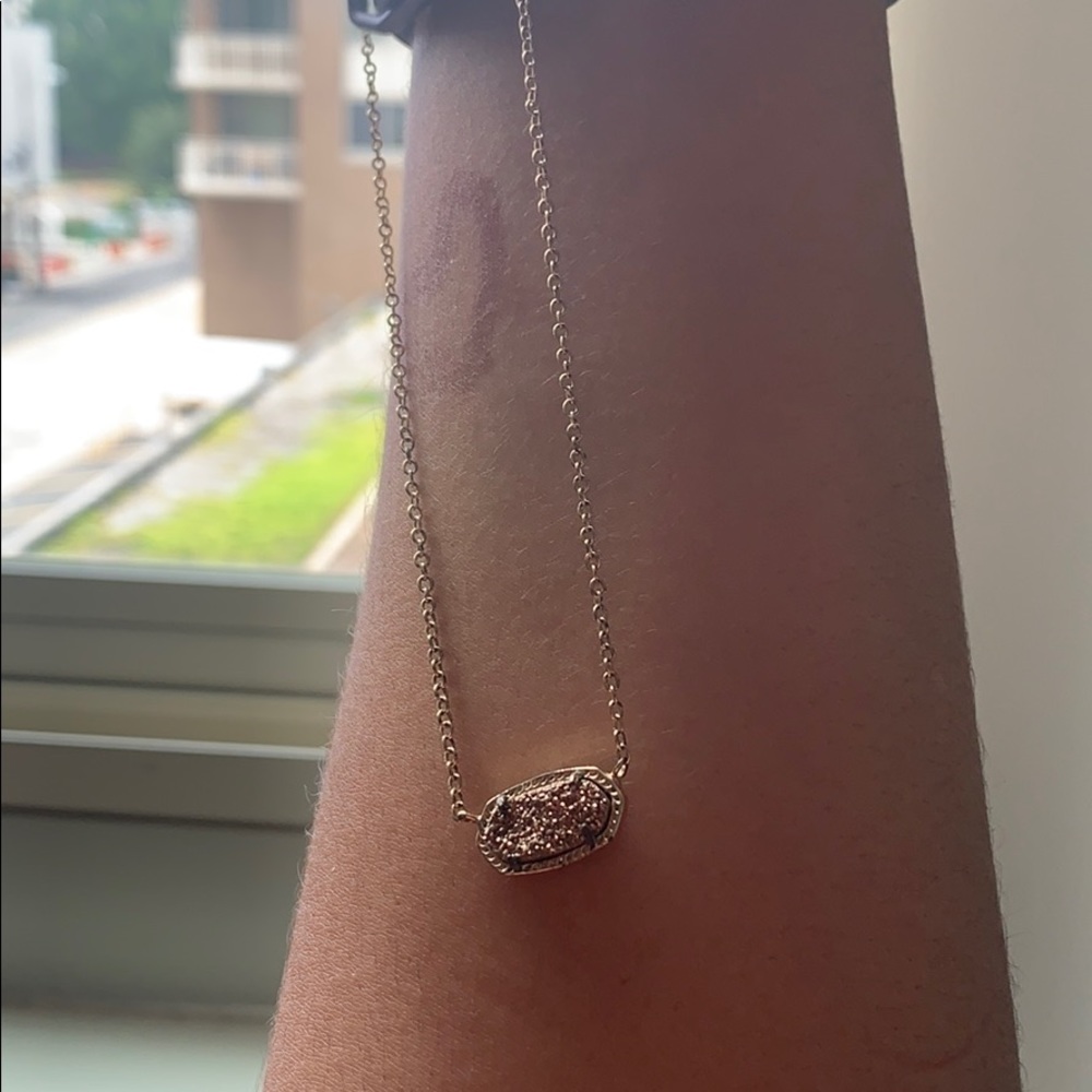 Gold Kendra Scott necklace